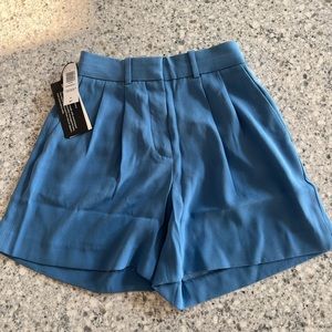 BNWT Babaton pleated 5” short size 00 - Flagstone Blue